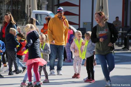 Tudi otroci kamniških šol in vrtcev so bili danes trajnostno povezavi  (77)